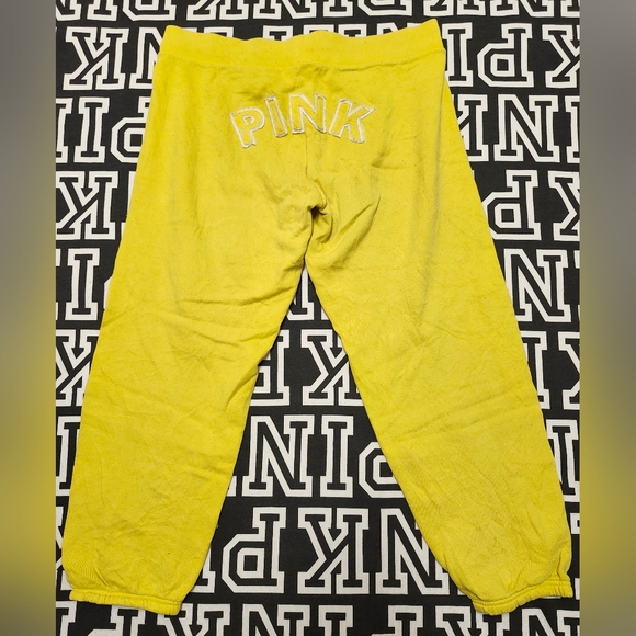#491 VS Pink Vintage Capris 💛 - Picture 3 of 5